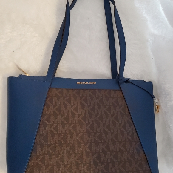 Michael Kors purse - Picture 2 of 8